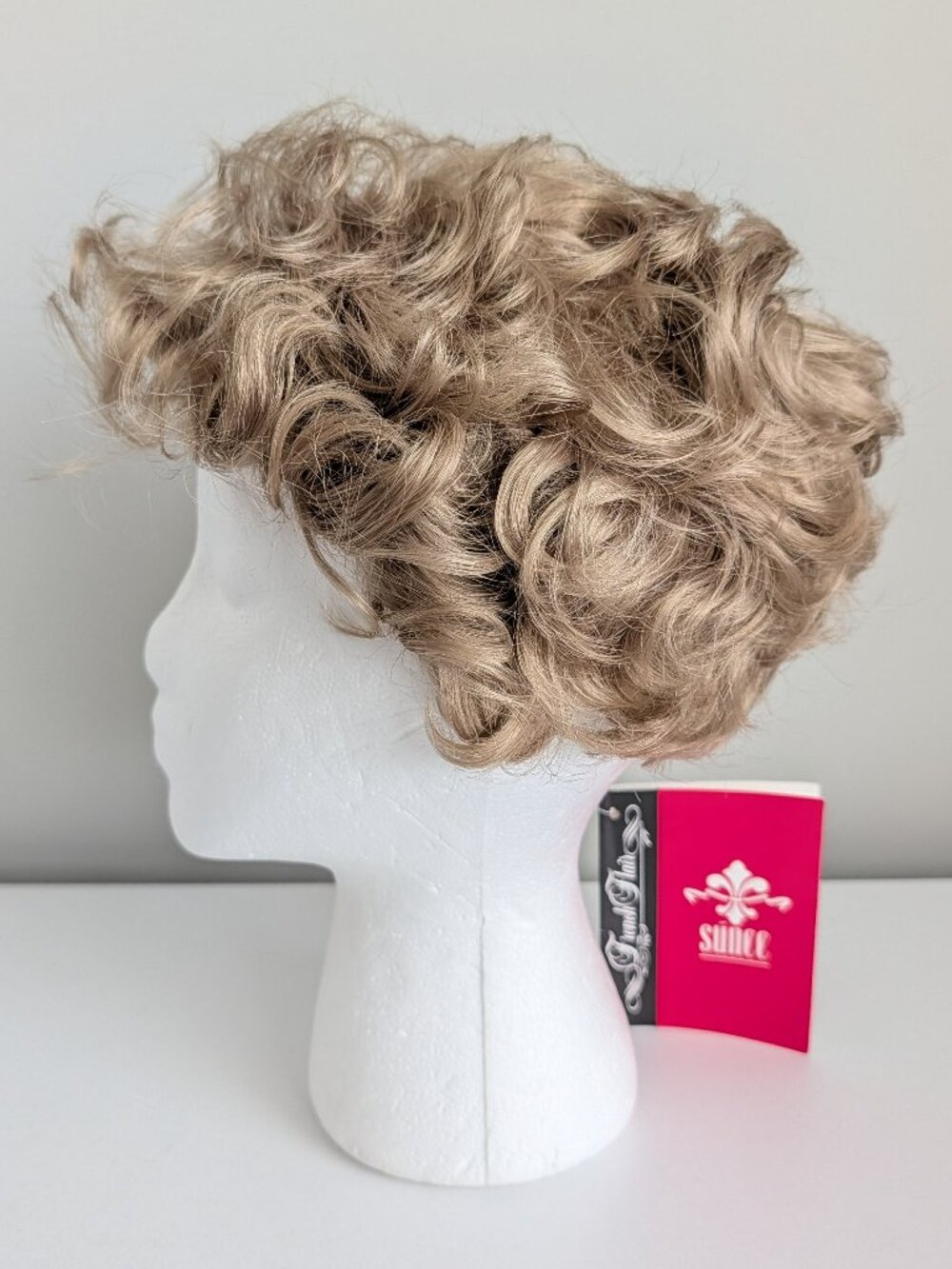 Sunee French Flair Wig SKE-5 EVA Color 23 Blonde Synthetic Kanekalon New w Tags